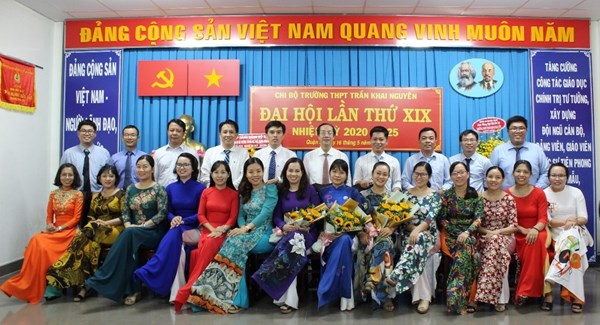 Tập thể Chi Bộ Trường THPT Trần Khai Nguyên - Đại hội nhiệm kì 2020-2025
